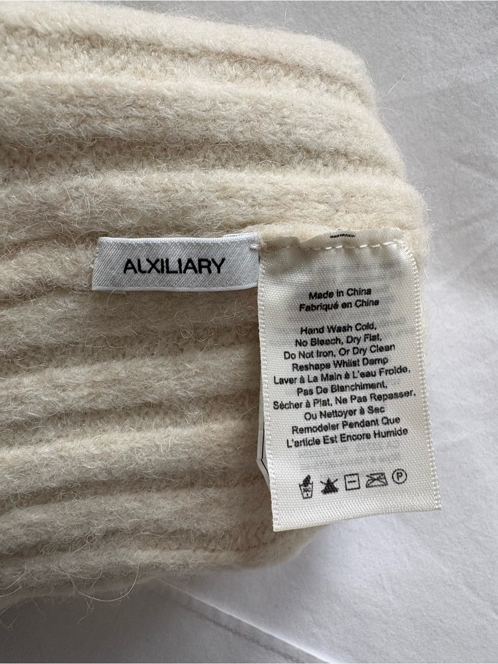 Aritzia Cream Pom-Pom Knit Beanie - Picture 5 of 5